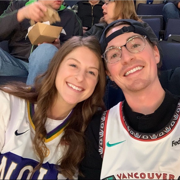 Meet your Posher, Kaitlen - Picture 5 of 5